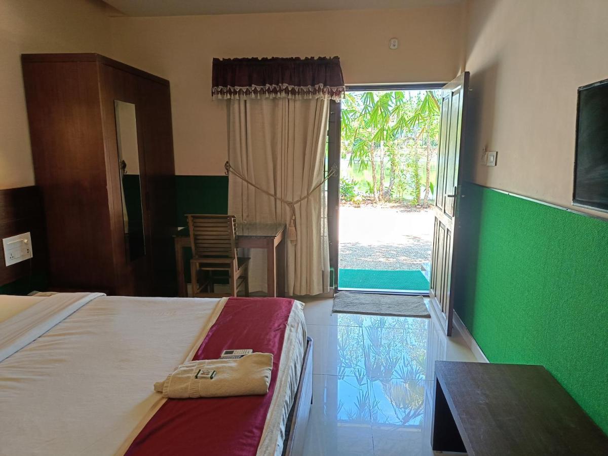 Global Backwater Resort Kollam Bagian luar foto