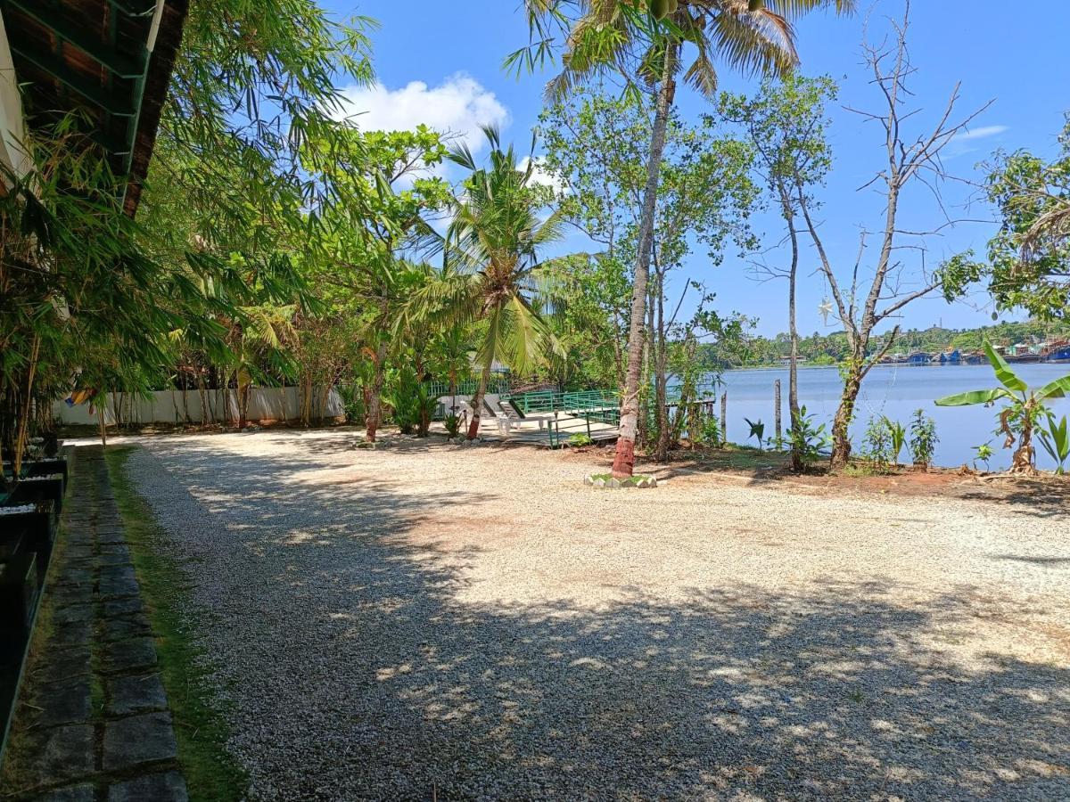 Global Backwater Resort Kollam Bagian luar foto