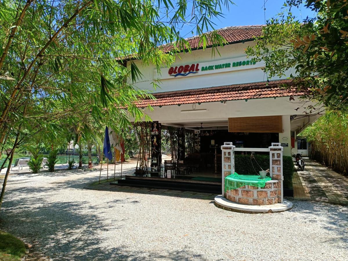 Global Backwater Resort Kollam Bagian luar foto