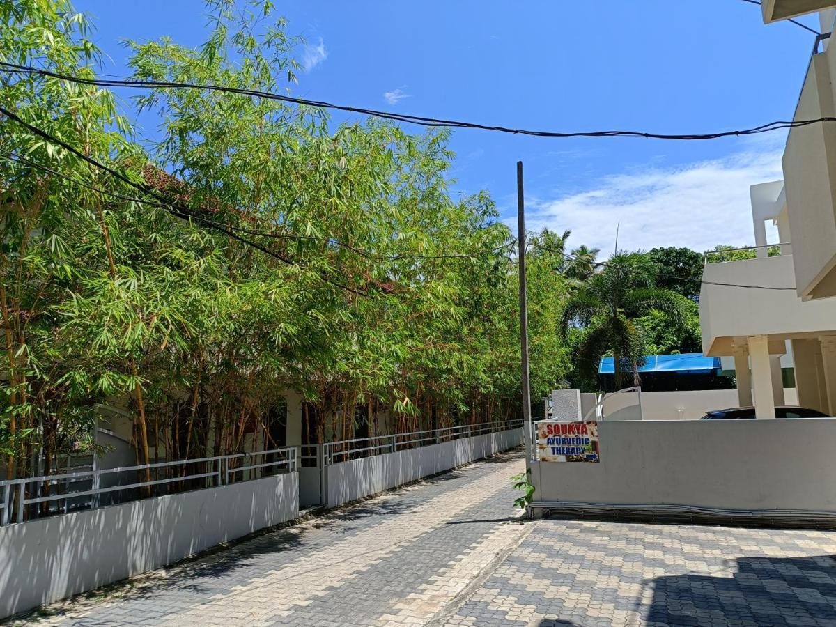 Global Backwater Resort Kollam Bagian luar foto