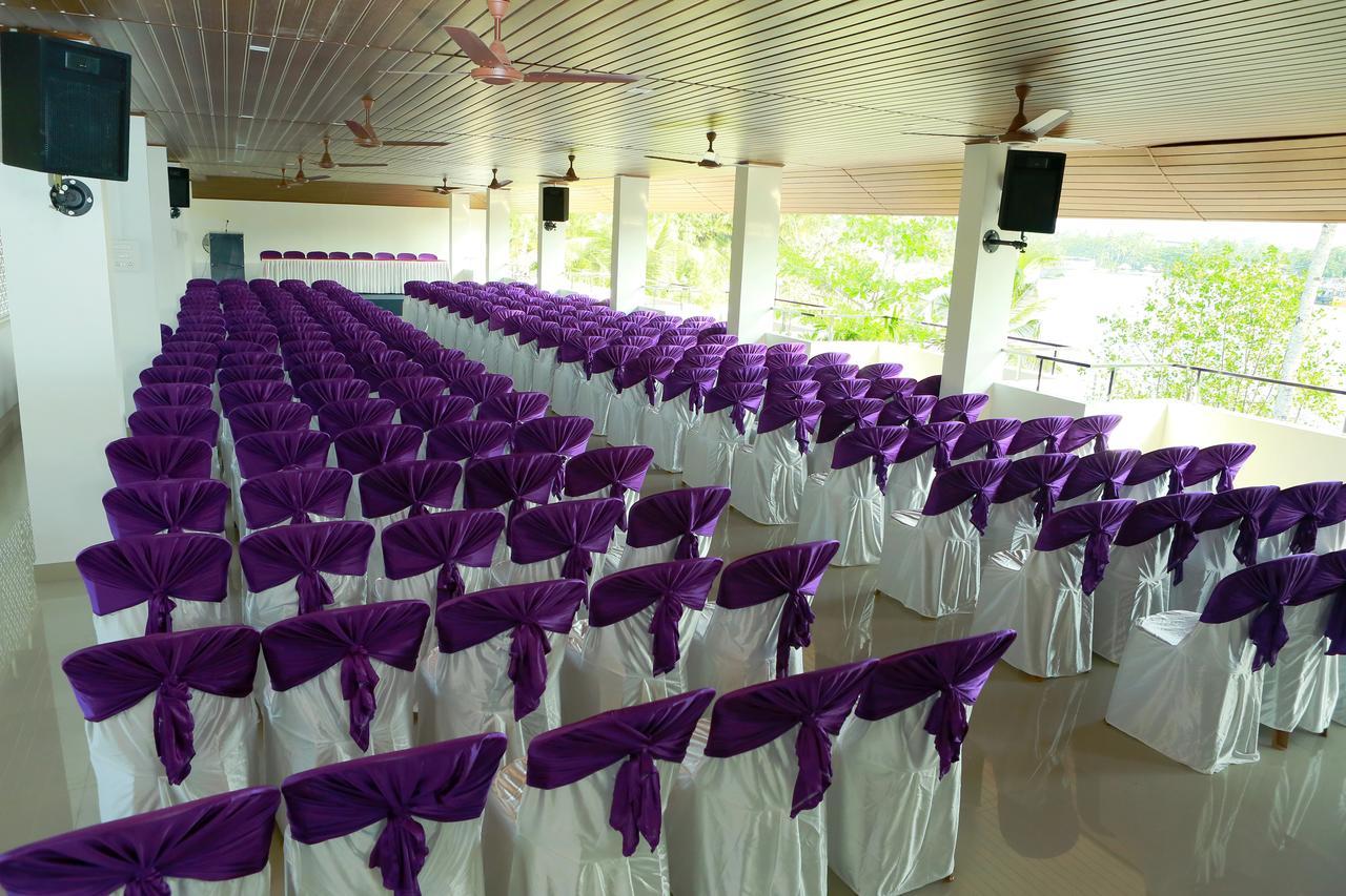 Global Backwater Resort Kollam Bagian luar foto