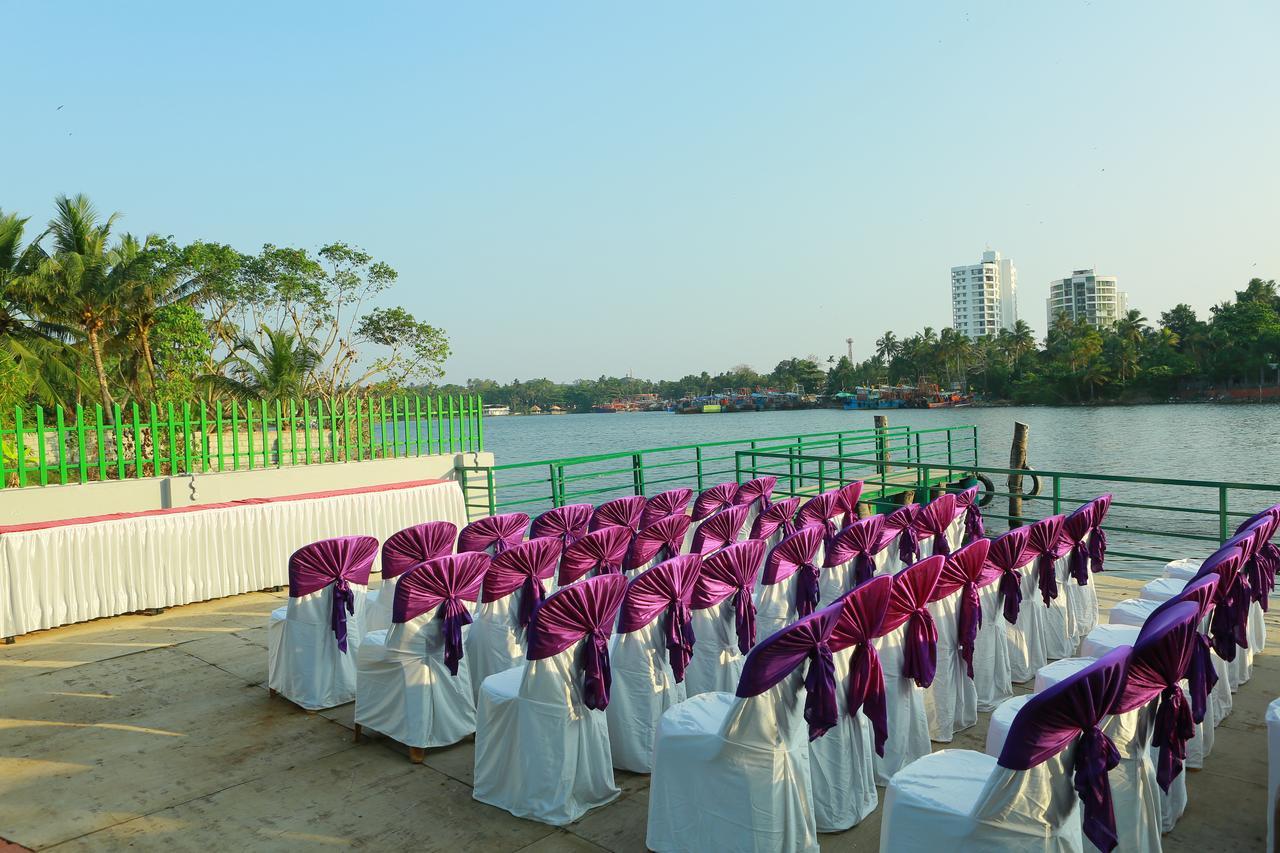 Global Backwater Resort Kollam Bagian luar foto