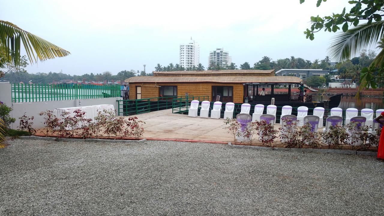 Global Backwater Resort Kollam Bagian luar foto