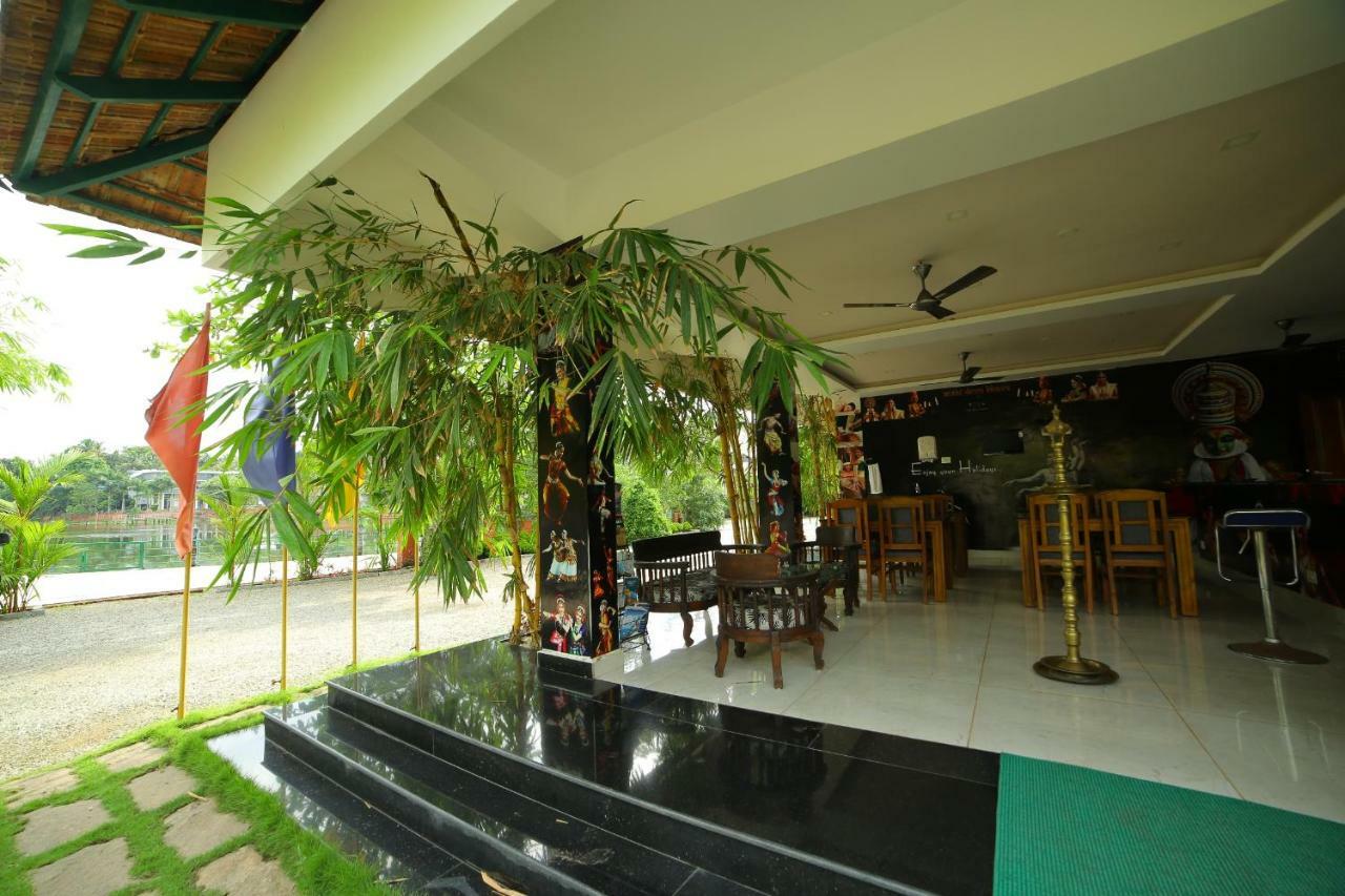 Global Backwater Resort Kollam Bagian luar foto