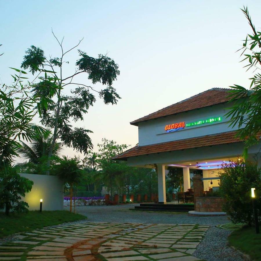 Global Backwater Resort Kollam Bagian luar foto