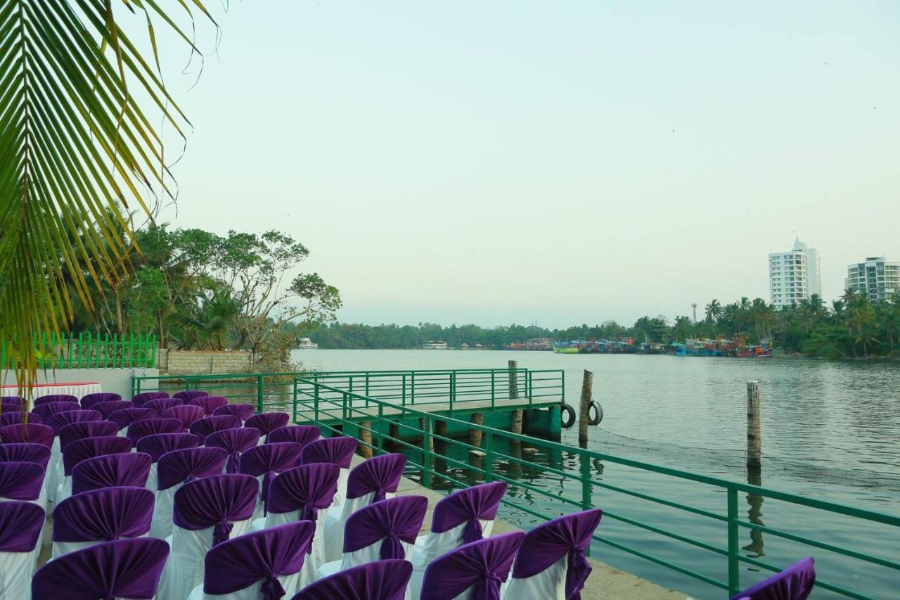 Global Backwater Resort Kollam Bagian luar foto