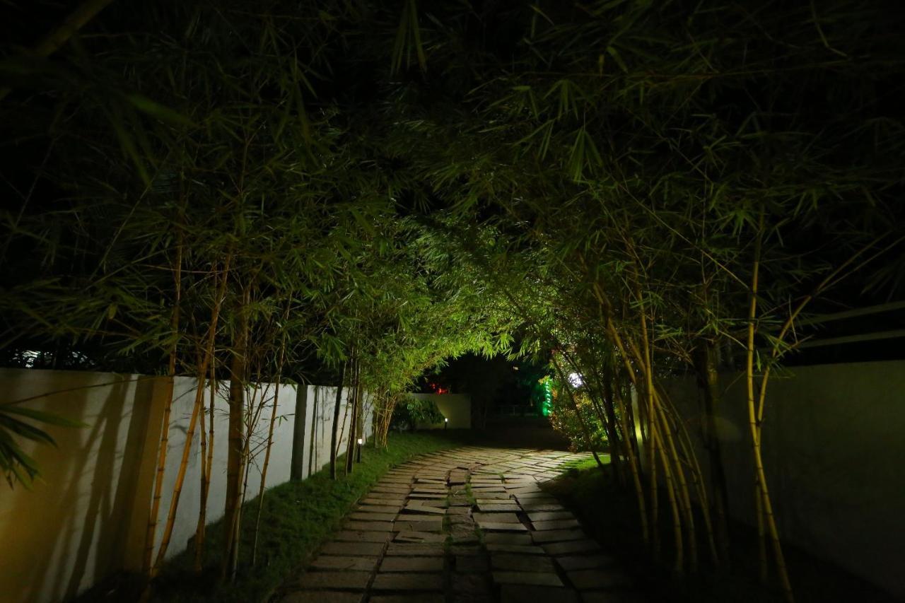 Global Backwater Resort Kollam Bagian luar foto